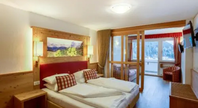 Astor Suites B&B, Забронировать Отель Бизнес-отели Сельва-ди-Валь-Гардена, рядом с Кресельный подъёмник Фунджейя (нижняя станция), 4* 5*