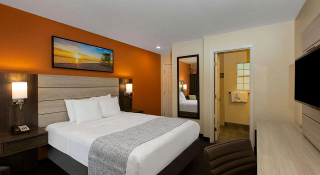 Двухместный номер Standard Days Inn by Wyndham Monterey-Fishermans Wharf Aquarium