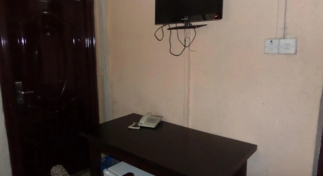 Maxton Suites Magodo