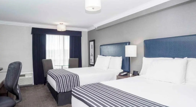 Четырёхместный номер Standard Sandman Signature Prince George Hotel