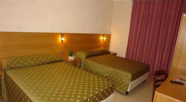 Четырёхместный номер Standard Hotel Corona