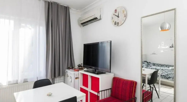Cute 1 Room w/AC 300 meters to Istiklal Street