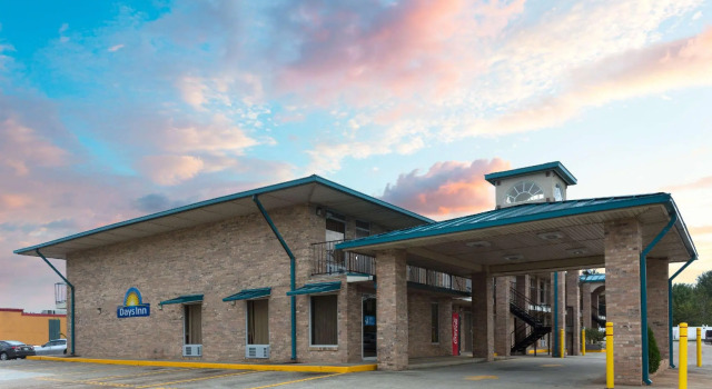 Номер Standard Days Inn by Wyndham Forest