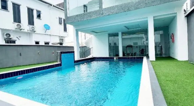 One Bedroom (En-suite) In a shared 4bedroom Terrace duplex with pool and gym