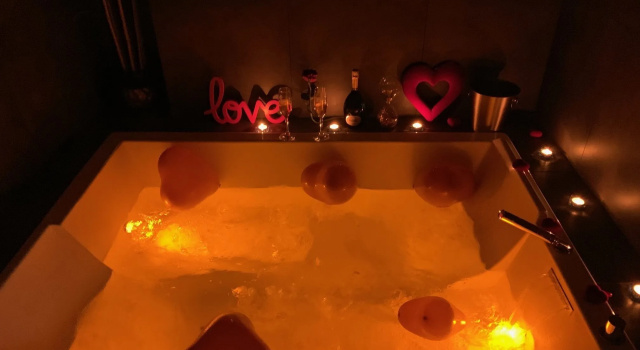 The down town Nenad's SPA, Забронировать Курортный отель Отели Бургундия-Франш-Конте с парковкой, Парковка
