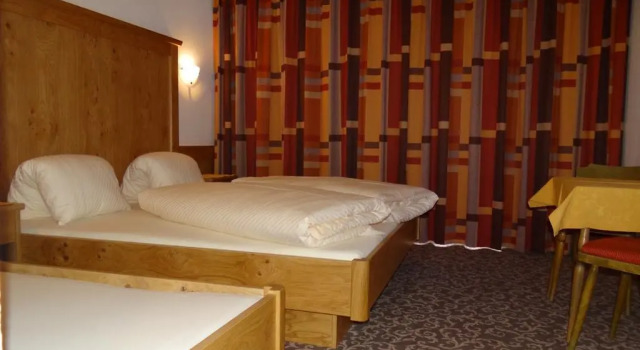 Gasthof Almhof, Rezerwuj Hotel Hotele w Tyrol z parkingiem, Parking