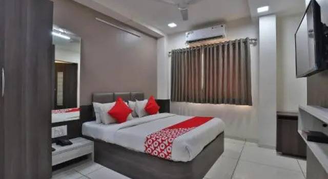 OYO 29107 Hotel The Gulmohar Inn, Buchen Sie Hotel Mehsana Gujarat