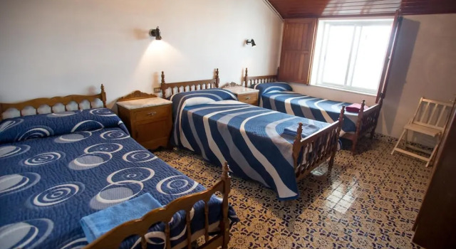 Кровать в общем номере Albergue Turístico Silleda