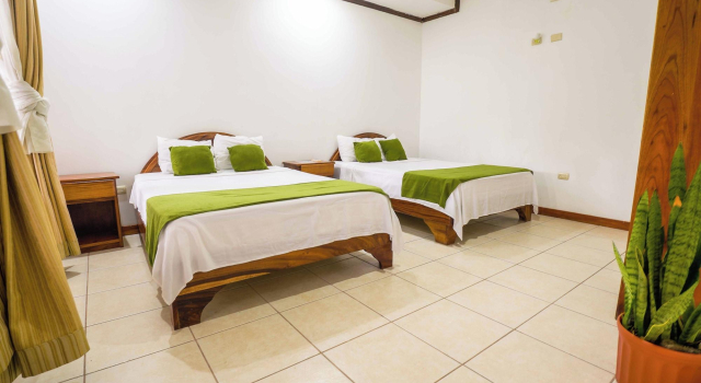 Arenal Hostel Resort Towers, Rezerwuj Hostel Hotele w Fortuna z parkingiem, Parking