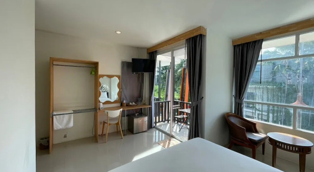 Двухместный номер Deluxe с балконом Dwell Phuket Airport Hotel at Naiyang