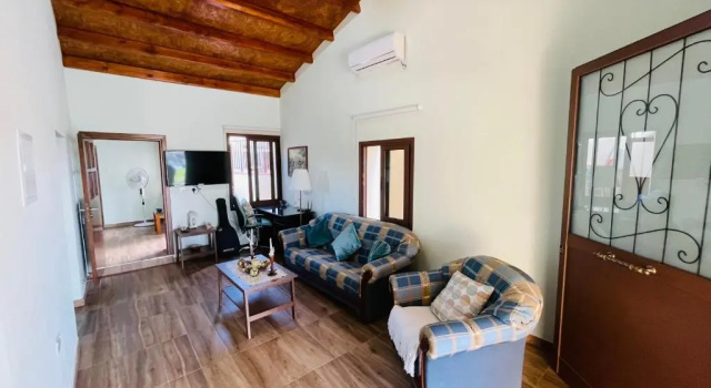 Lovely house not far from the beach, near Protaras, Boek Hotel Deryneia Cyprus