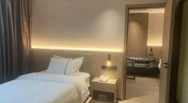 Трёхместный люкс Zhongshan Millennium Yihe Hotel (Zhongshan West Station Branch)