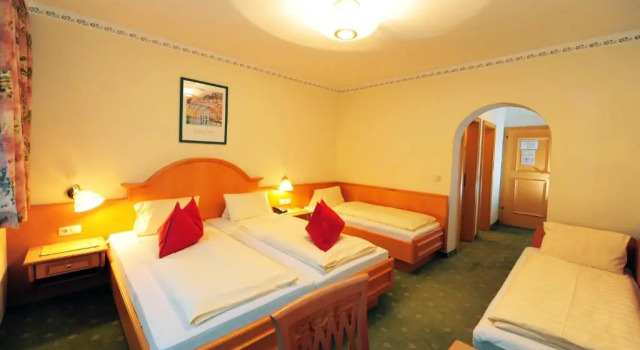 Четырёхместный номер Standard Bike & Ski Hotel Unterellmau