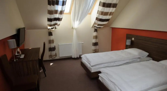 Taurus Ładna, Boek Hotel Hotels in Klein-Polen met parkeren, Parkeren