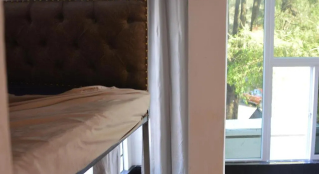 Кровать в общем номере Kaena Point Hostel