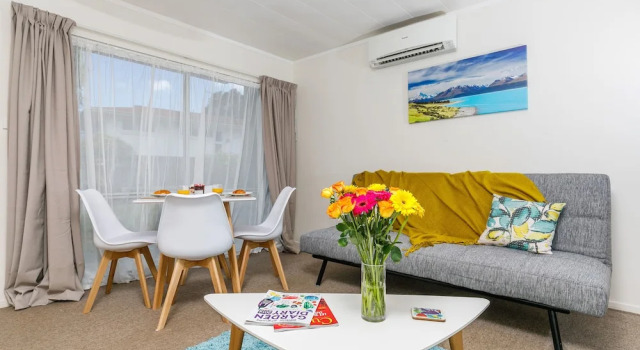 Super 2 bed flat in Remuera