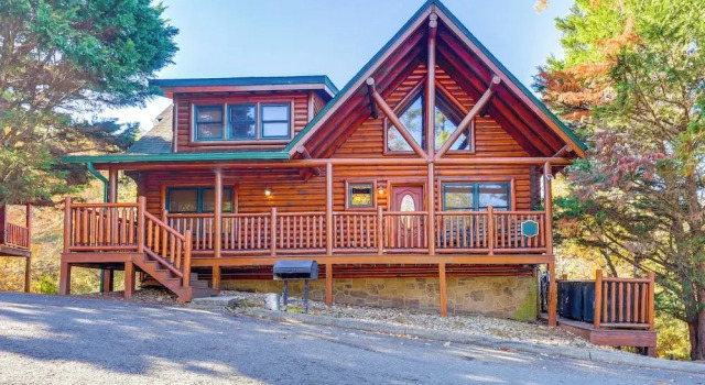 Коттедж 5 Mi to Dtwn: Cabin w/ Hot Tub in Pigeon Forge!