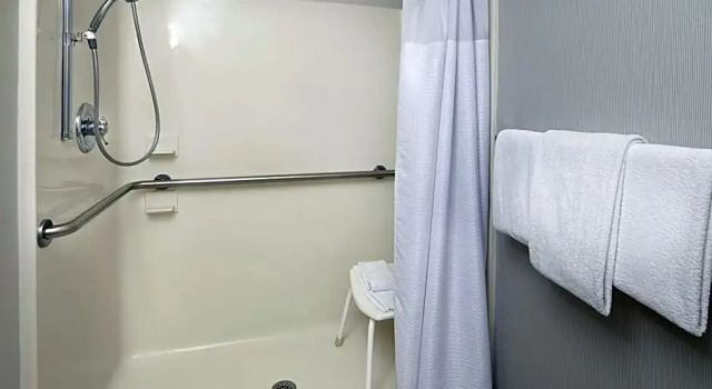 Двухместный люкс c 1 комнатой Courtyard by Marriott Newark Granville