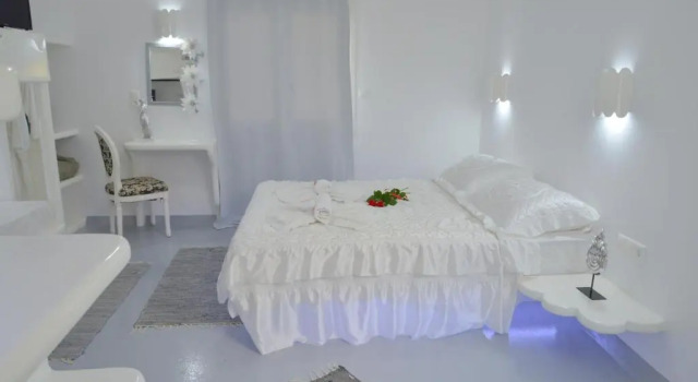 Moschoula Studios, Забронировать Отель Отели Милоса с бассейном, рядом с Порт Адамас, Бассейн