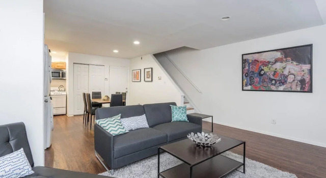 Апартаменты Perfect Downtown Apt w/ Free 2 Car Parking