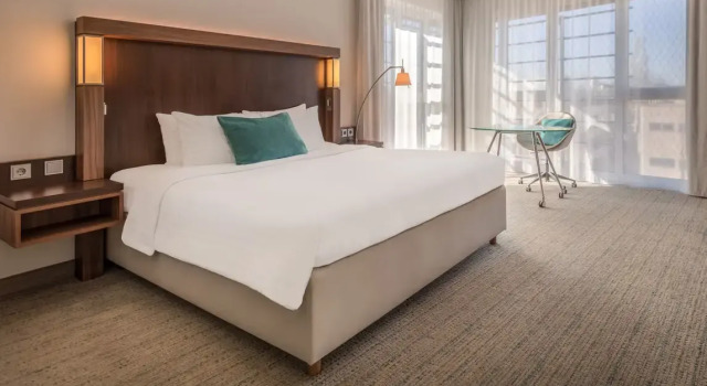 Номер Deluxe Courtyard by Marriott Cologne