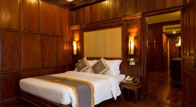 Семейный номер Deluxe Empress Angkor Resort & Spa
