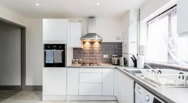 Cosy 2-bed House! Dagenham! Free Parking, Забронировать Отель Отели Большого Лондона с парковкой, Парковка