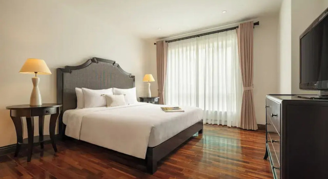 Elegant Suites Central