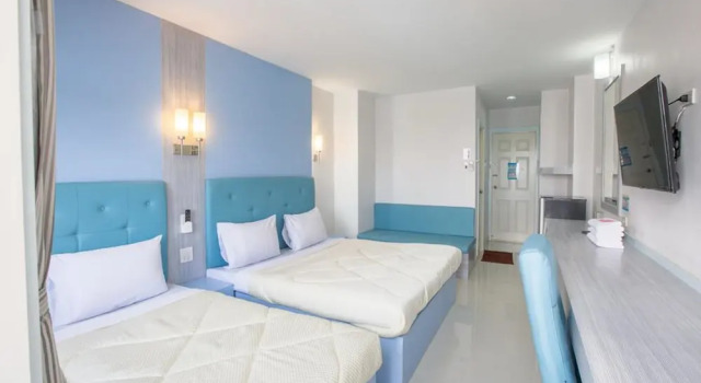 Трёхместный номер Standard с балконом P.A. Thani Hotel