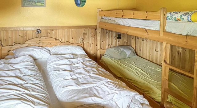 Nice Home in Kristiansand With 4 Bedrooms, Reservar Hotel Kristiansand 