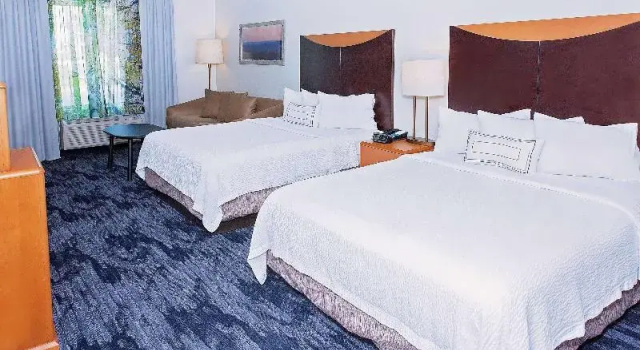 Четырёхместный номер Standard AmericInn by Wyndham Hays