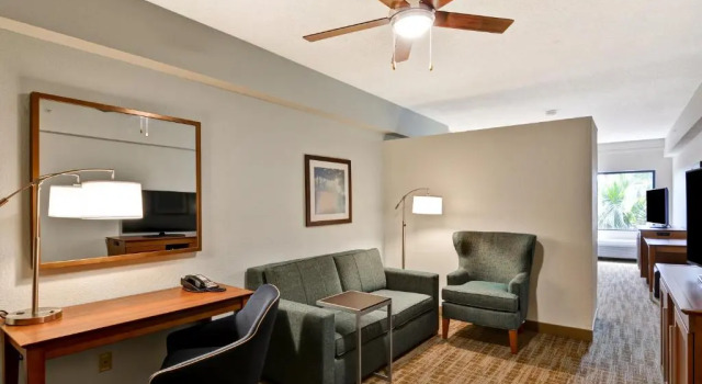 Люкс Hampton Inn Palm Beach Gardens