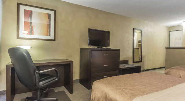 Четырёхместный номер Standard Quality Hotel & Conference Centre