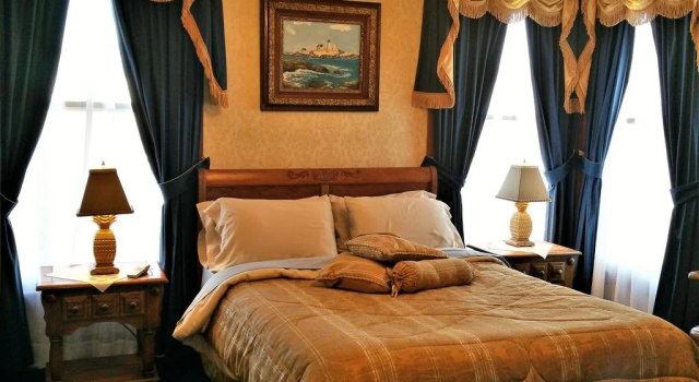 Herrold on Hill Bed and Breakfast, จอง โรงแรม Wabash Indiana, ใกล้ Charley Creek Gardens