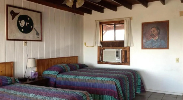 Standardowy czteroosobowy pokój z widokiem SageBrush Inn