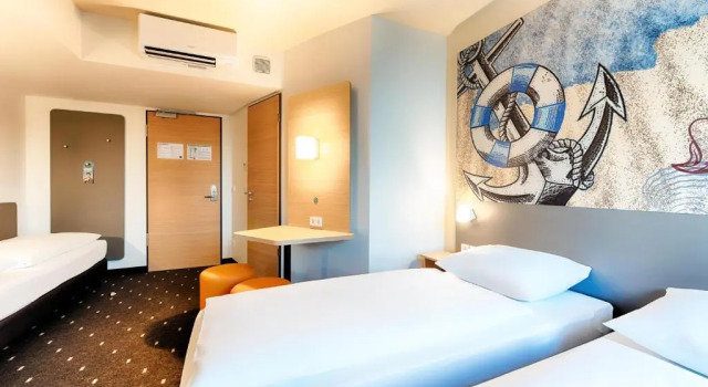 Трёхместный номер B&B Hotel Emden