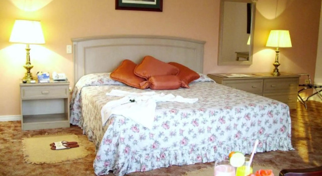 Royal Lodge Hotel