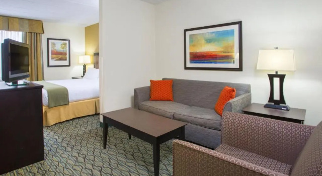 Люкс Holiday Inn Express Hotel & Suites Columbus Airport by IHG
