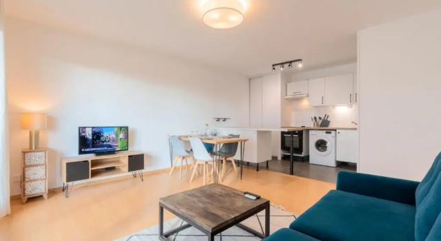 Апартаменты La Madeleine - Nice spacious apartment with parking and balcony!