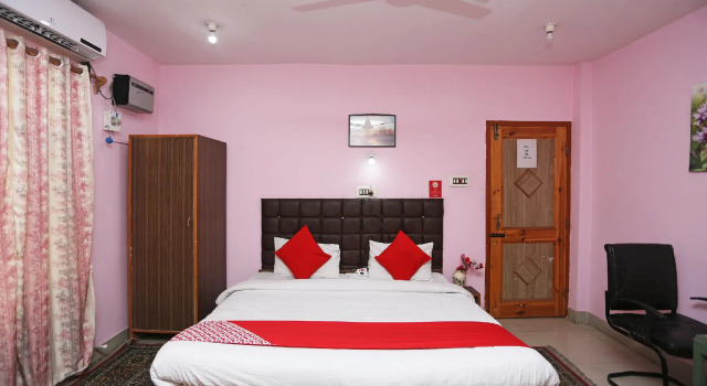 OYO 15858 Hotel Grand Comforts