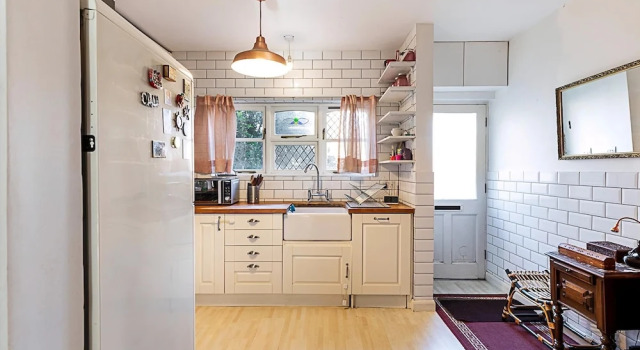 Stylish Spacious 3-bed Home in Vibrant Bow, Забронировать Дом для отпуска Виллы Большого Лондона, Вилла