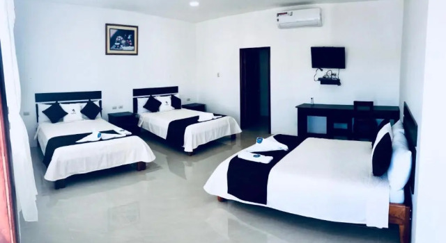 Трёхместный номер Standard с видом на сад Blue Marlin Galápagos, Hotel & SPA