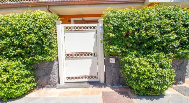 Четырёхместный номер Standard Etna Royal View Bilocale Vista Giardino