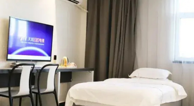 Кровать в общем номере Burqin Holiday Meidi Hotel