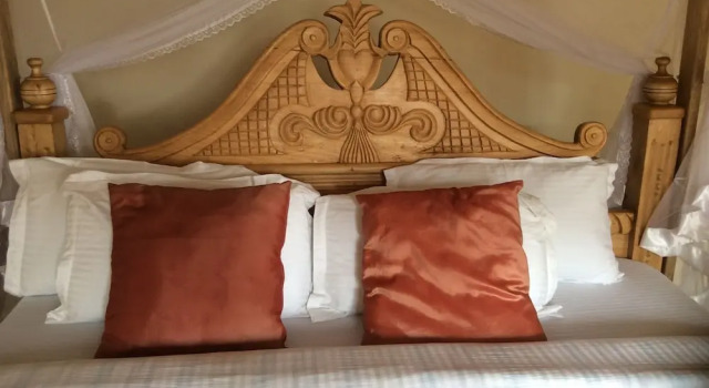 Rift Valley Game Lodge, Book Hotel Western Uganda National Parks 