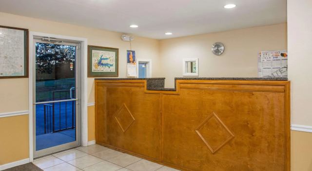 Knights Inn - Grenada MS, Book Hotel Hoteller i Grenada med parkering, Parkering