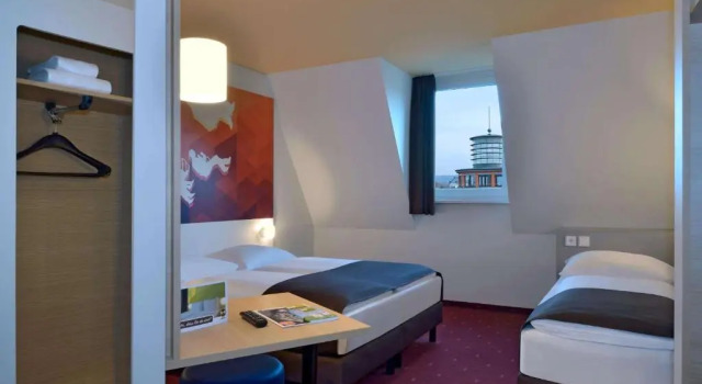 Трёхместный номер Standard B&B Hotel Stuttgart-Bad Cannstatt