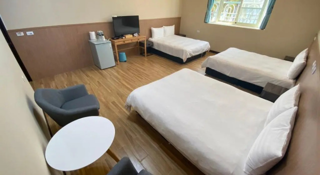 Кровать в общем номере Small Ryukyu Loju sunrise Inn
