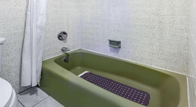 Четырёхместный номер Standard Days Inn & Suites by Wyndham St. Ignace Lakefront