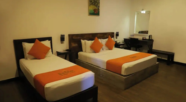 Двухместный номер Deluxe с балконом и с видом на залив Sasha Transit Hotel